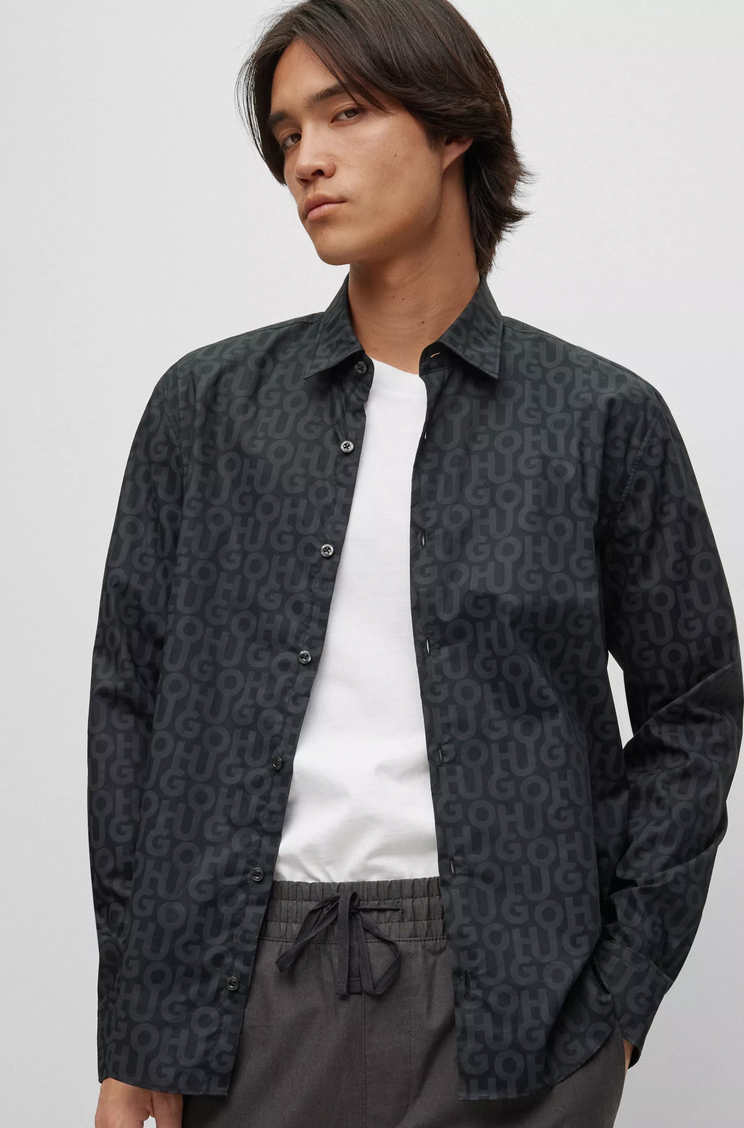 Camisa HUGO vermelha, corte slim, em popeline de algodão estampado.