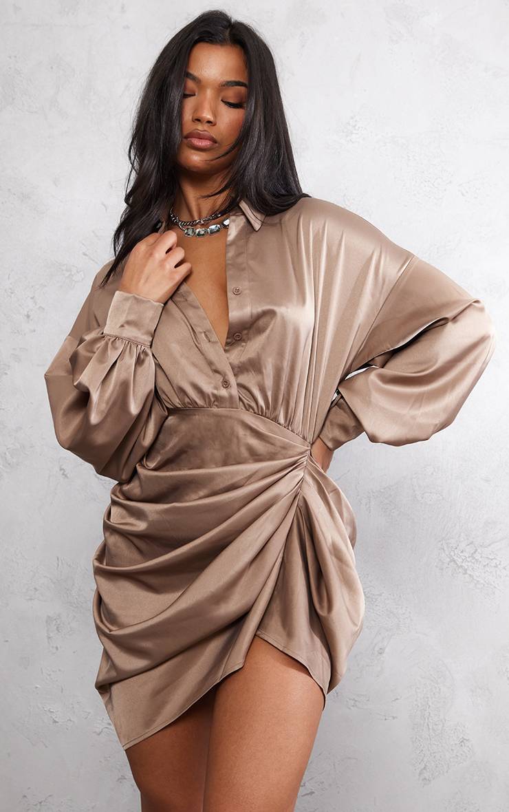 Taupe Robe Chemise En Satin Jupe Drapée Manches Oversized