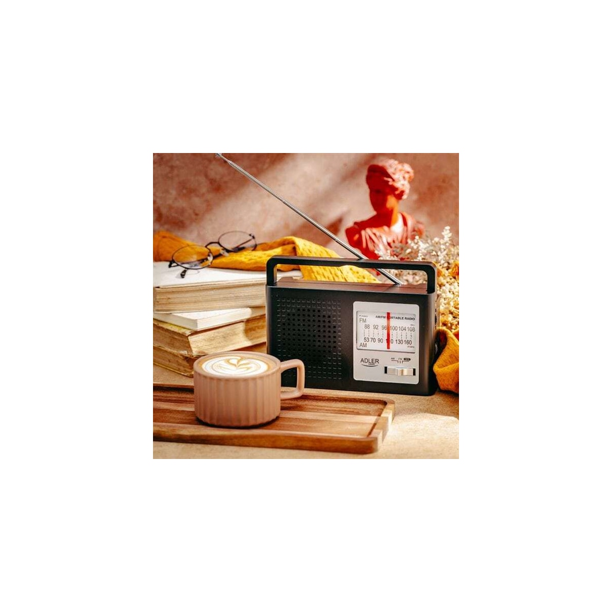 AM/FM-radio med teleskopantenne og jack-inngang