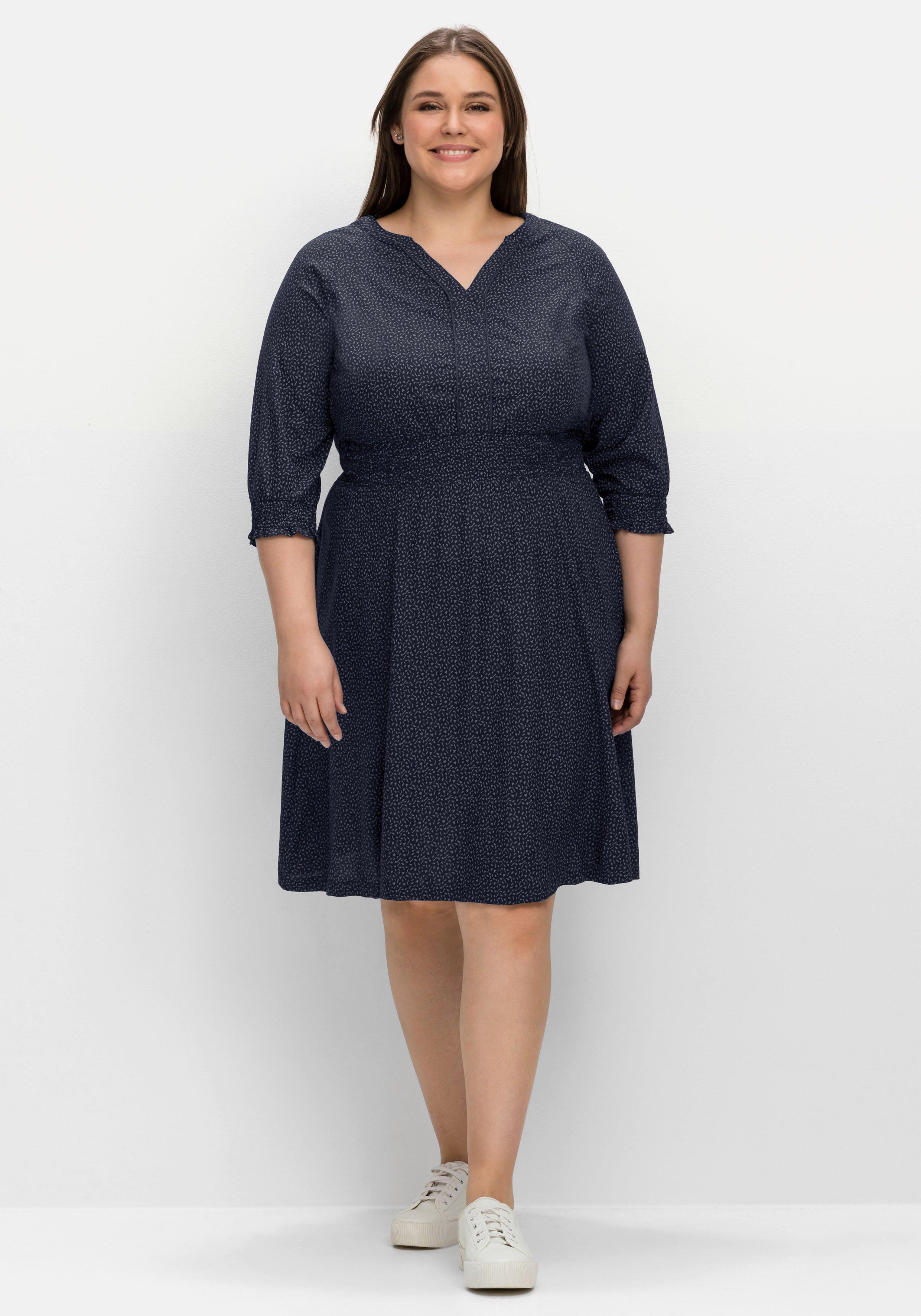 Kleid mit Minimalprint und Taillengummizug