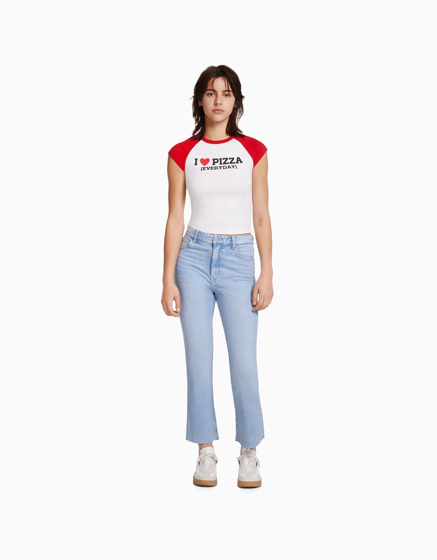 Calça jeans cropped boca de sino
