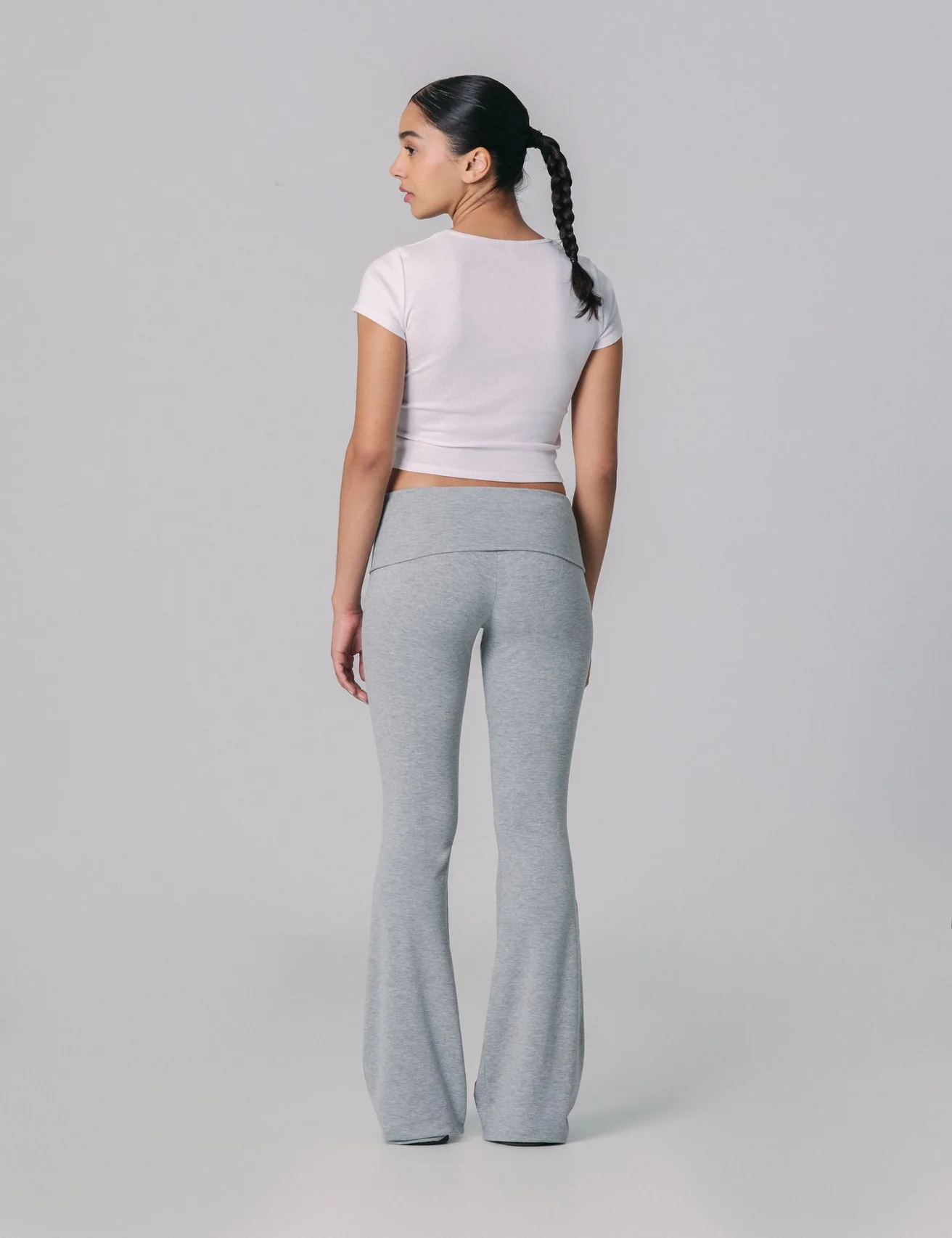 Pantalon évasé avec taille retroussée gris chiné