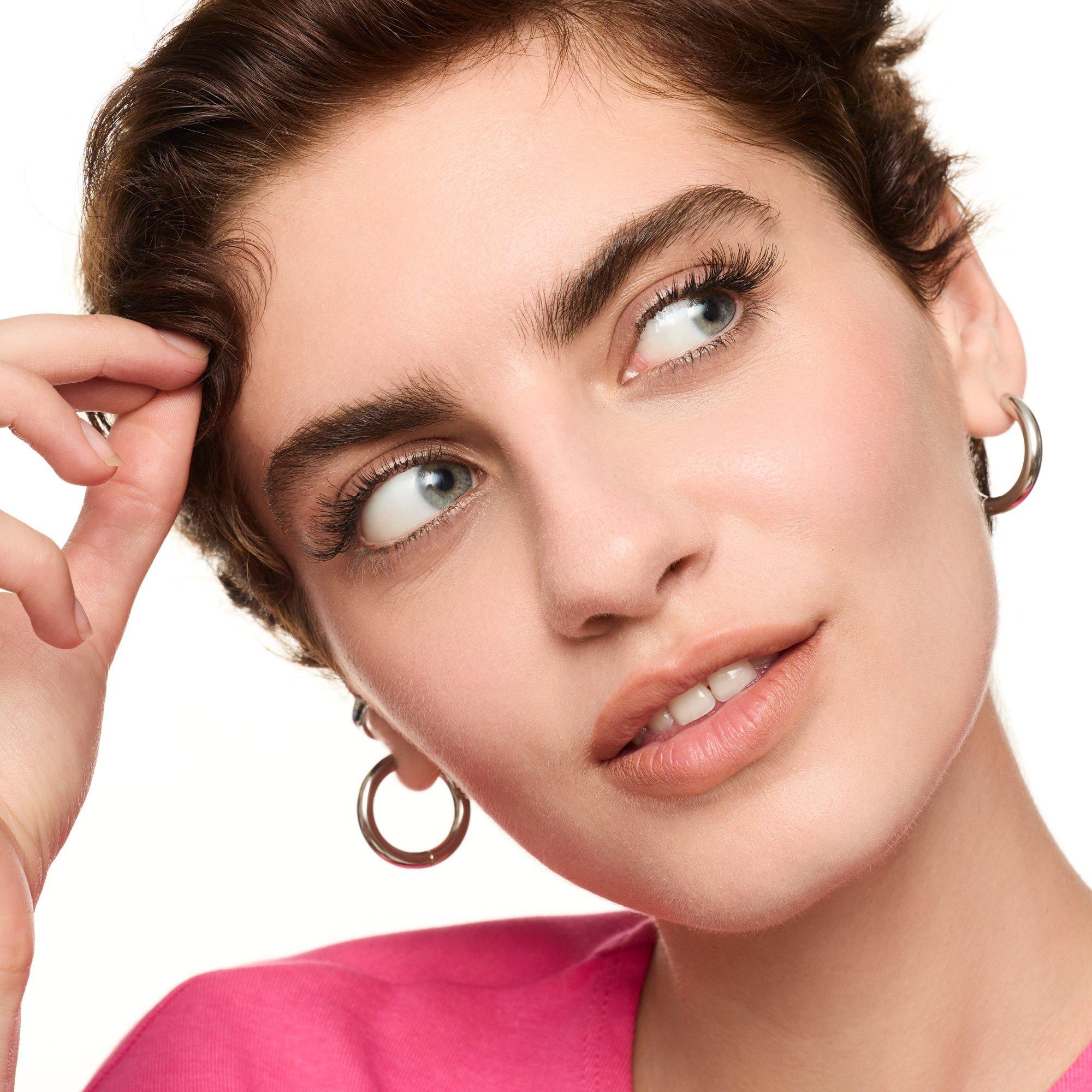 LASHES TO IMPRESS