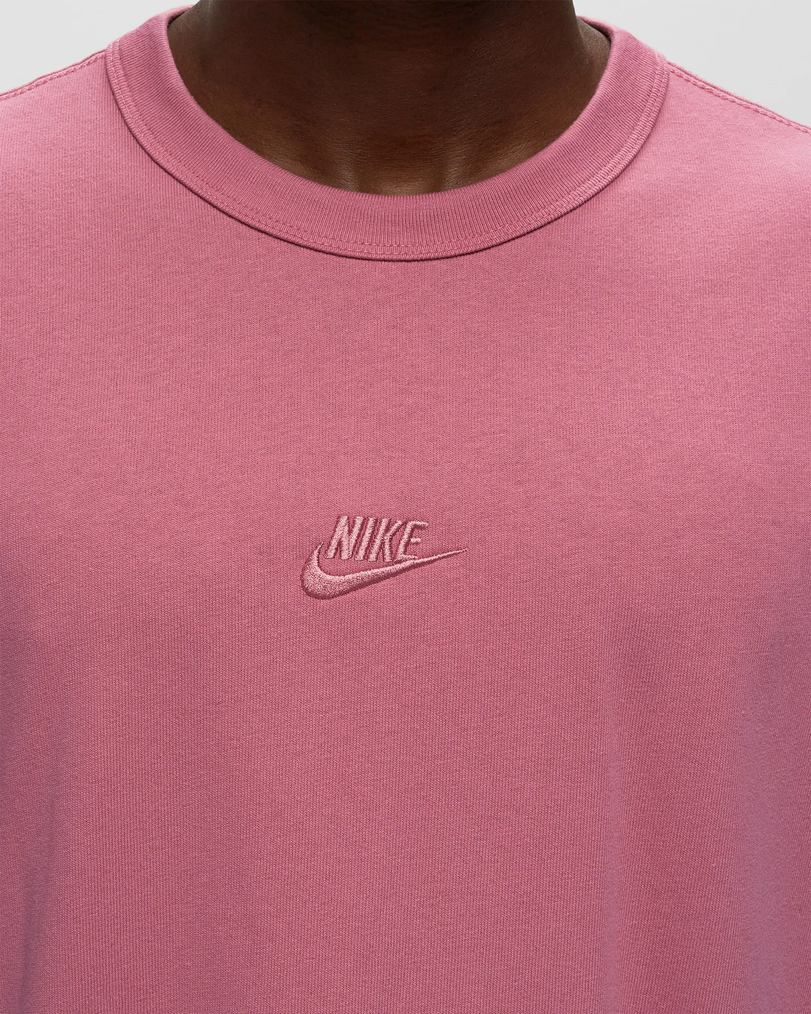 Nike Premium Essentials Tee