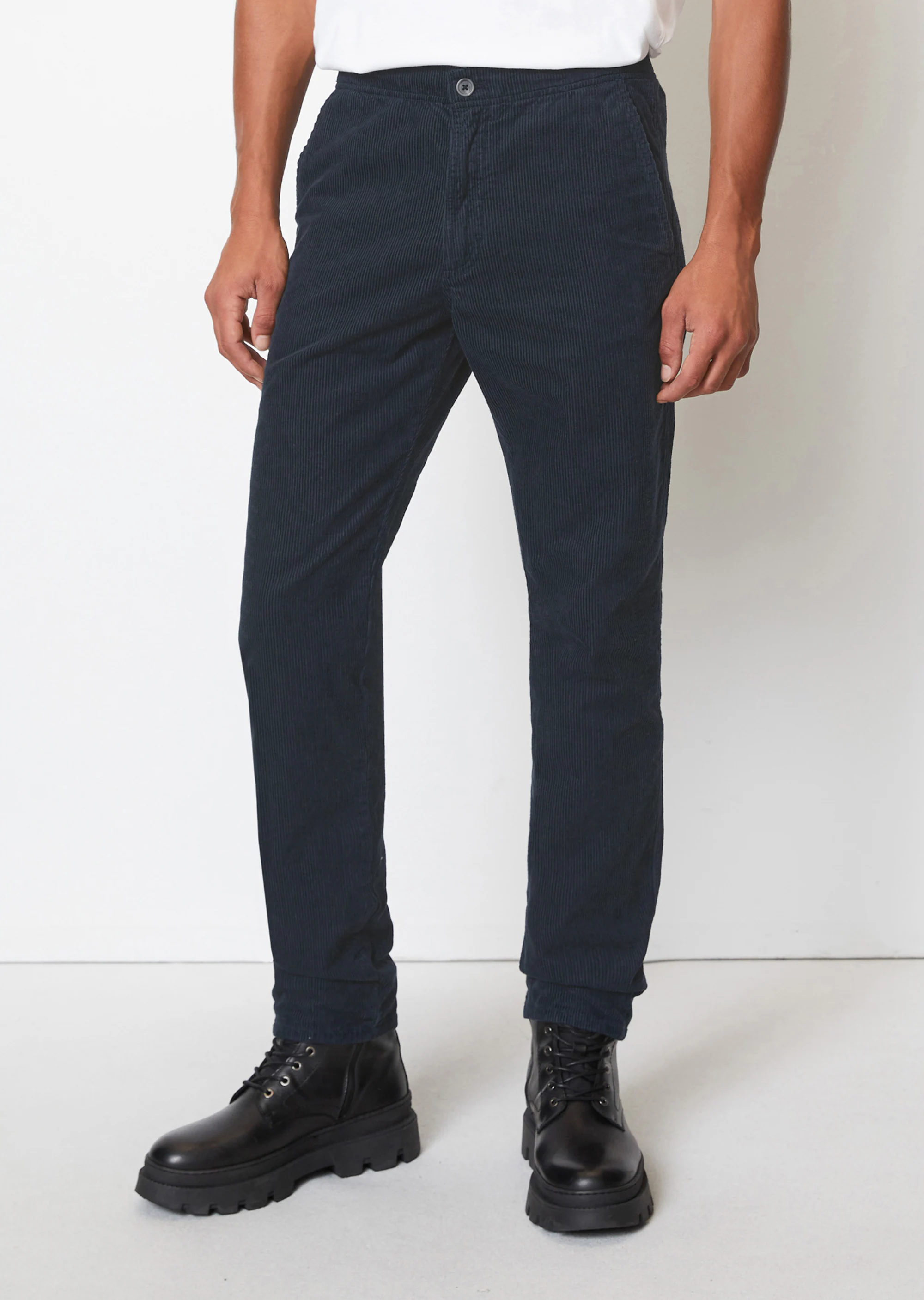 Cordhose Modell LINUS tapered aus Bio-Baumwolle