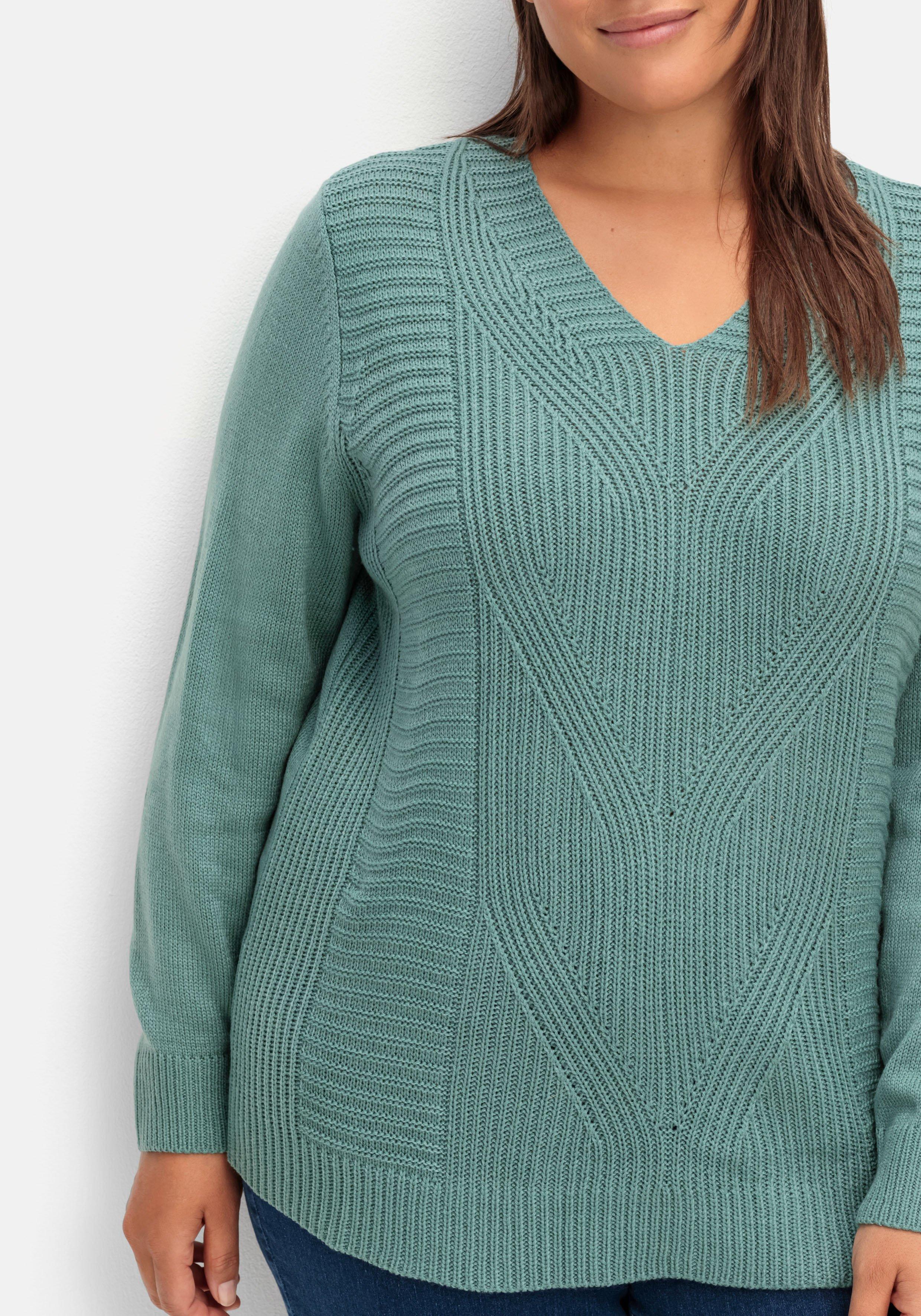 Pullover mit Zopfstrickmuster im Vorderteil