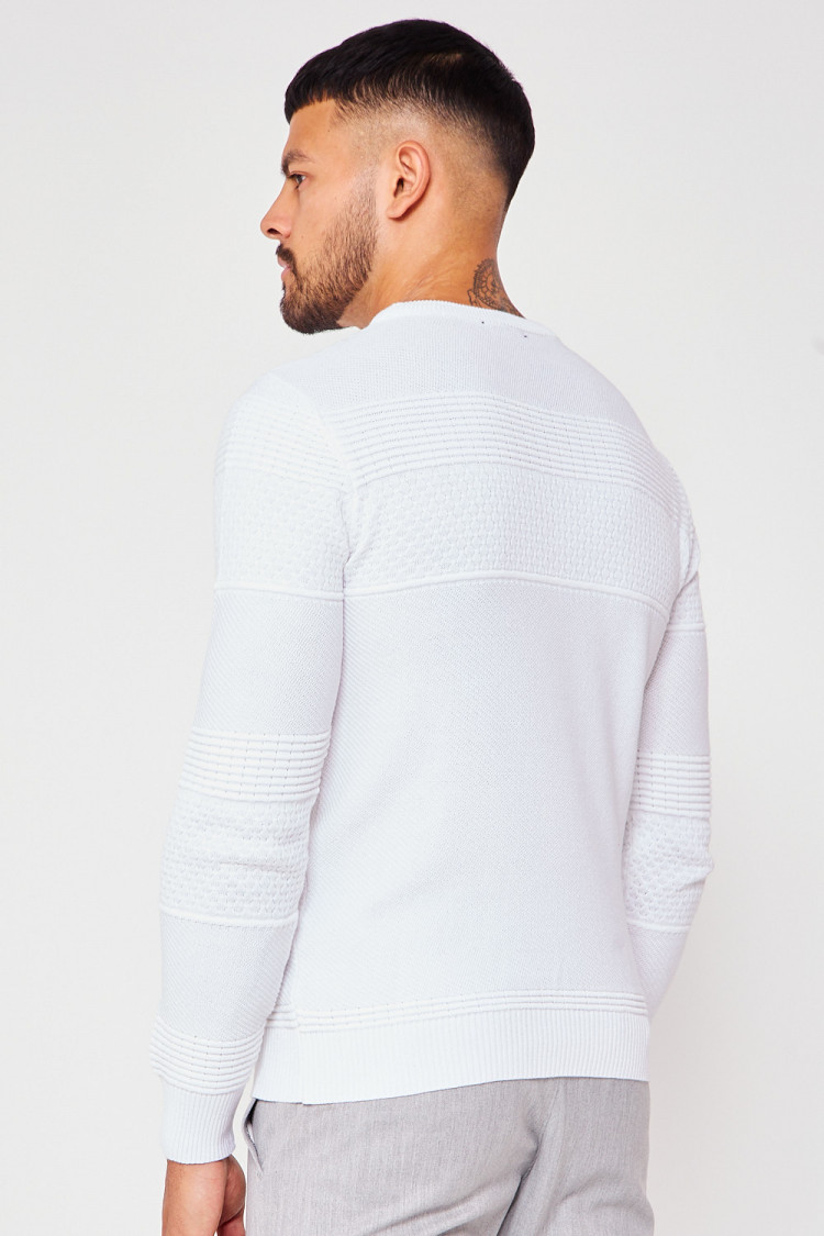 Pull blanc col rond en maille à relief