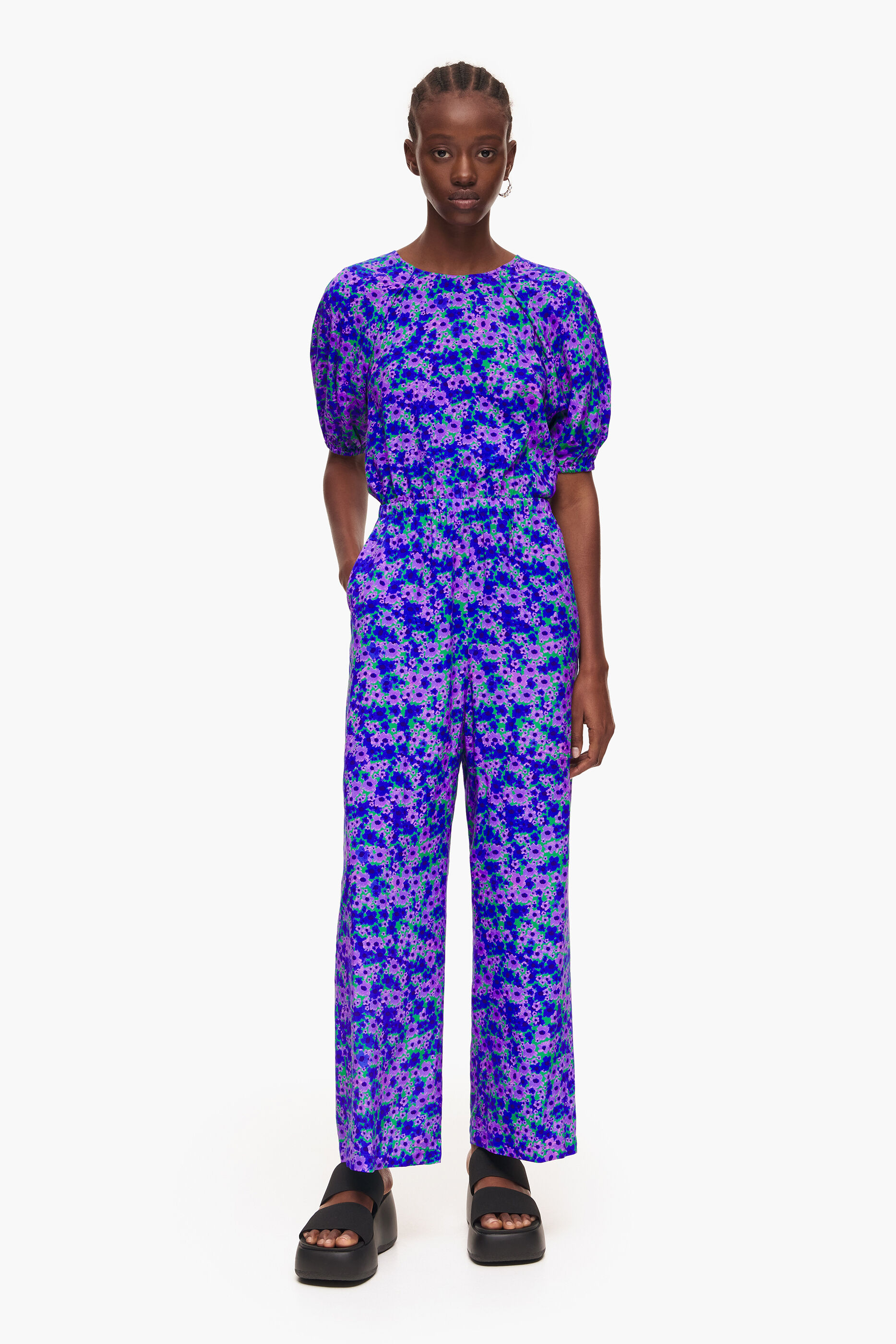 Estampa floral monocromática, azul intenso