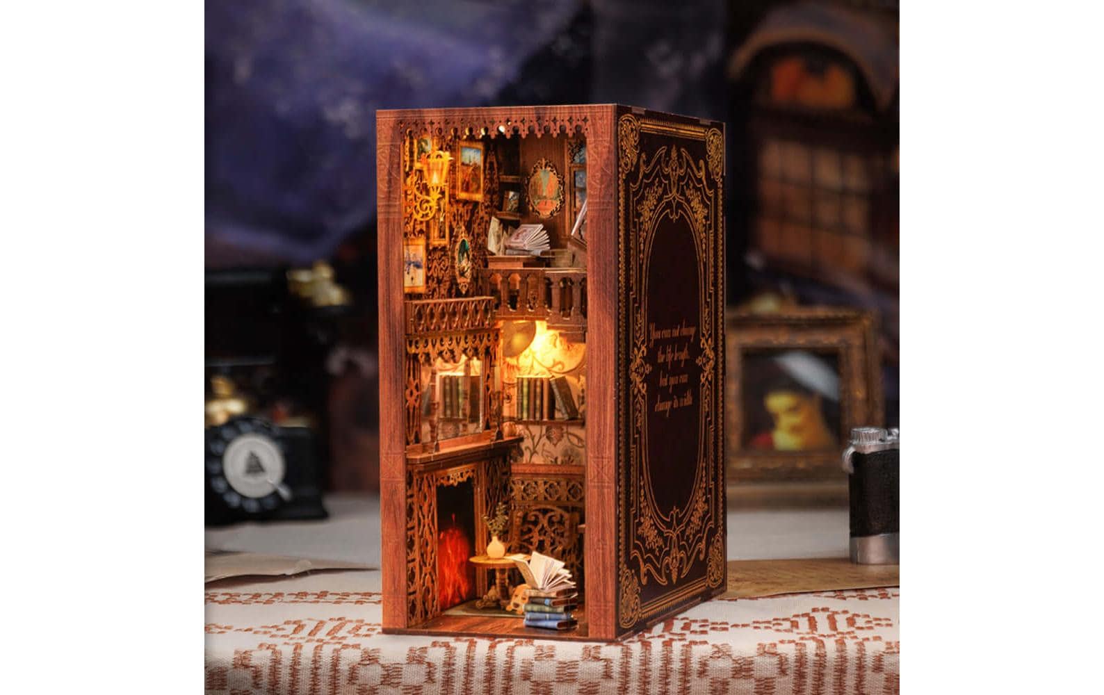 Bausatz Eternal Bookstore3D-Modell aus lasergeschnittenen Holzteilen