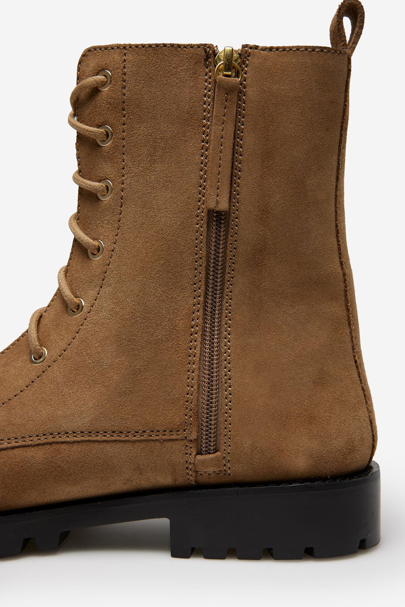 Botas de cano curto com cadarço