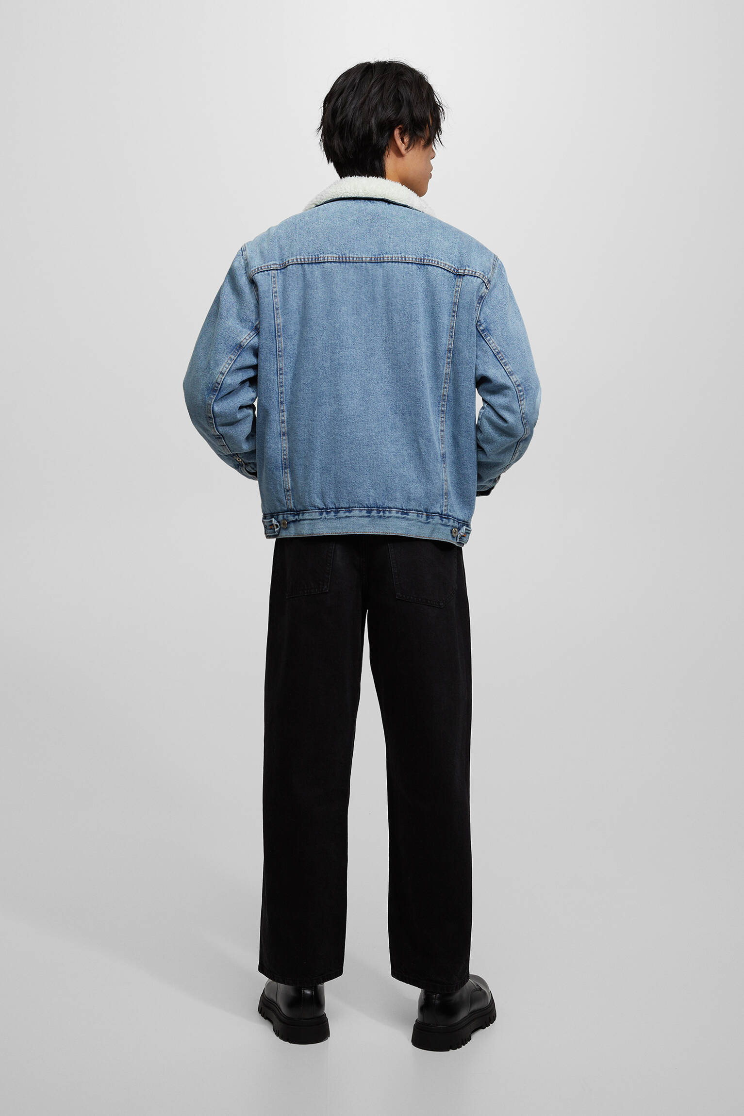 Jaqueta jeans com forro de sherpa - azul médio