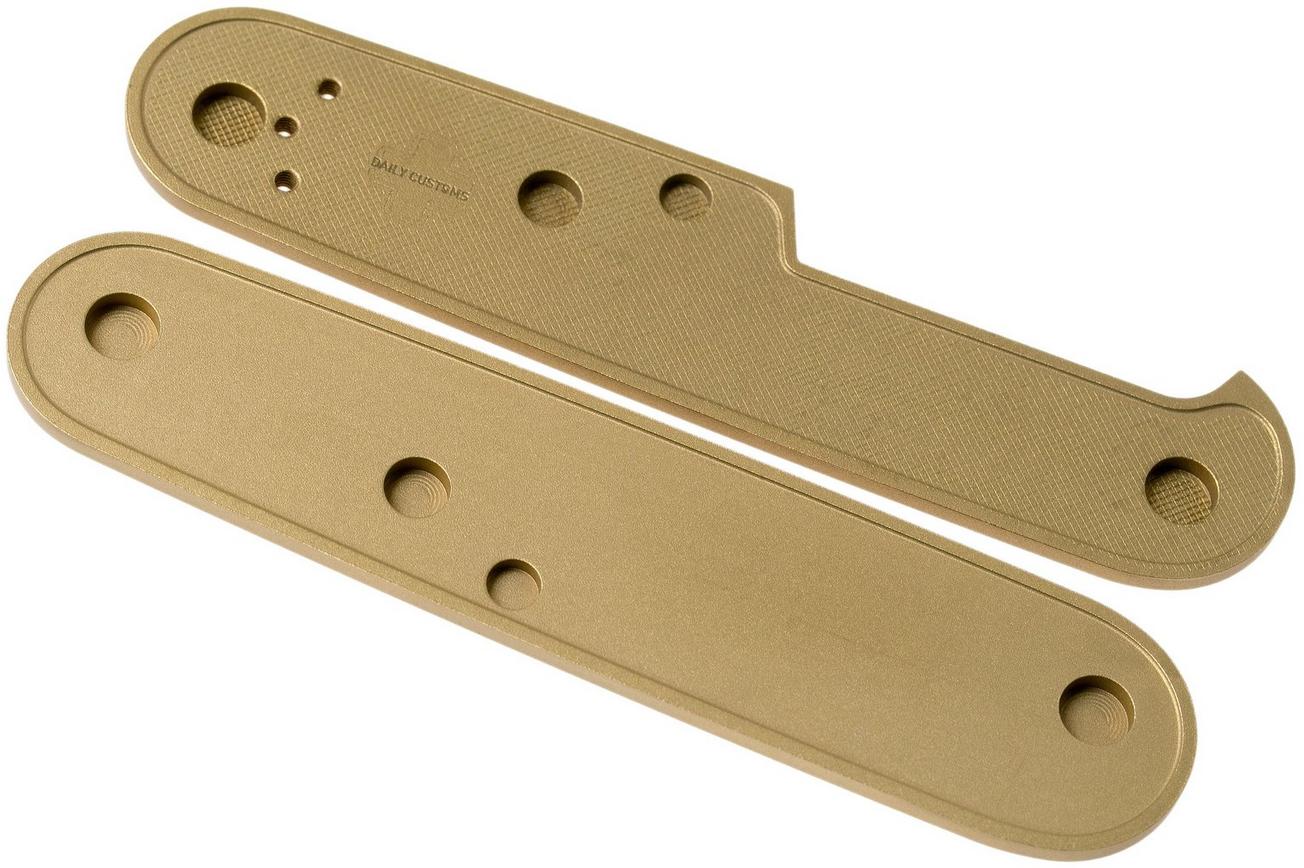 Daily Customs 91.2 Labyrinth Pattern, Brass P10008997 Victorinox greepschalen
