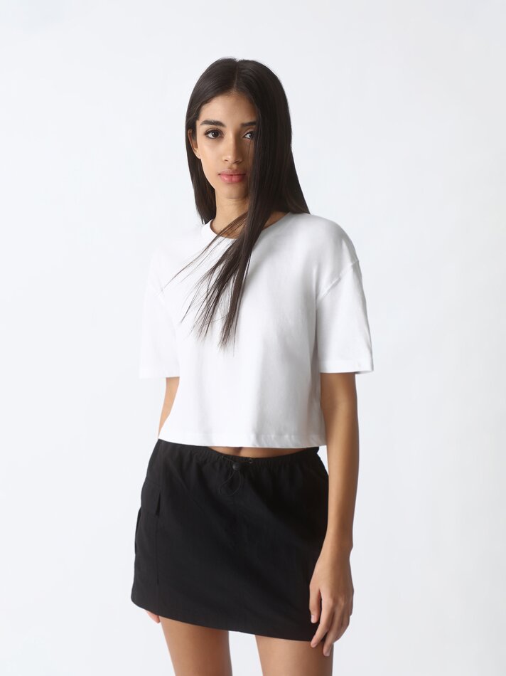 Camiseta cropped de manga curta - Branca