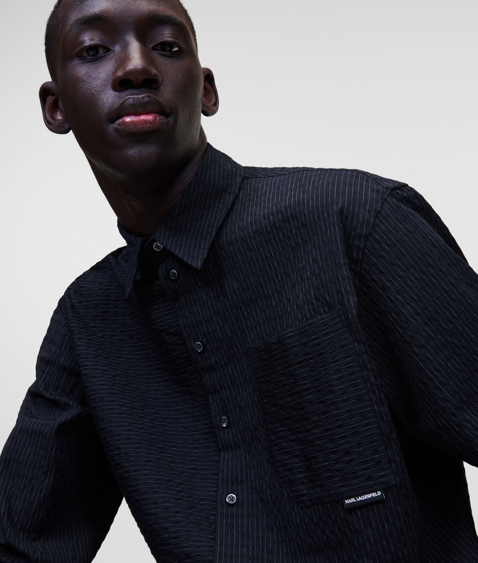 CHEMISE EN SEERSUCKER À FINES RAYURES
