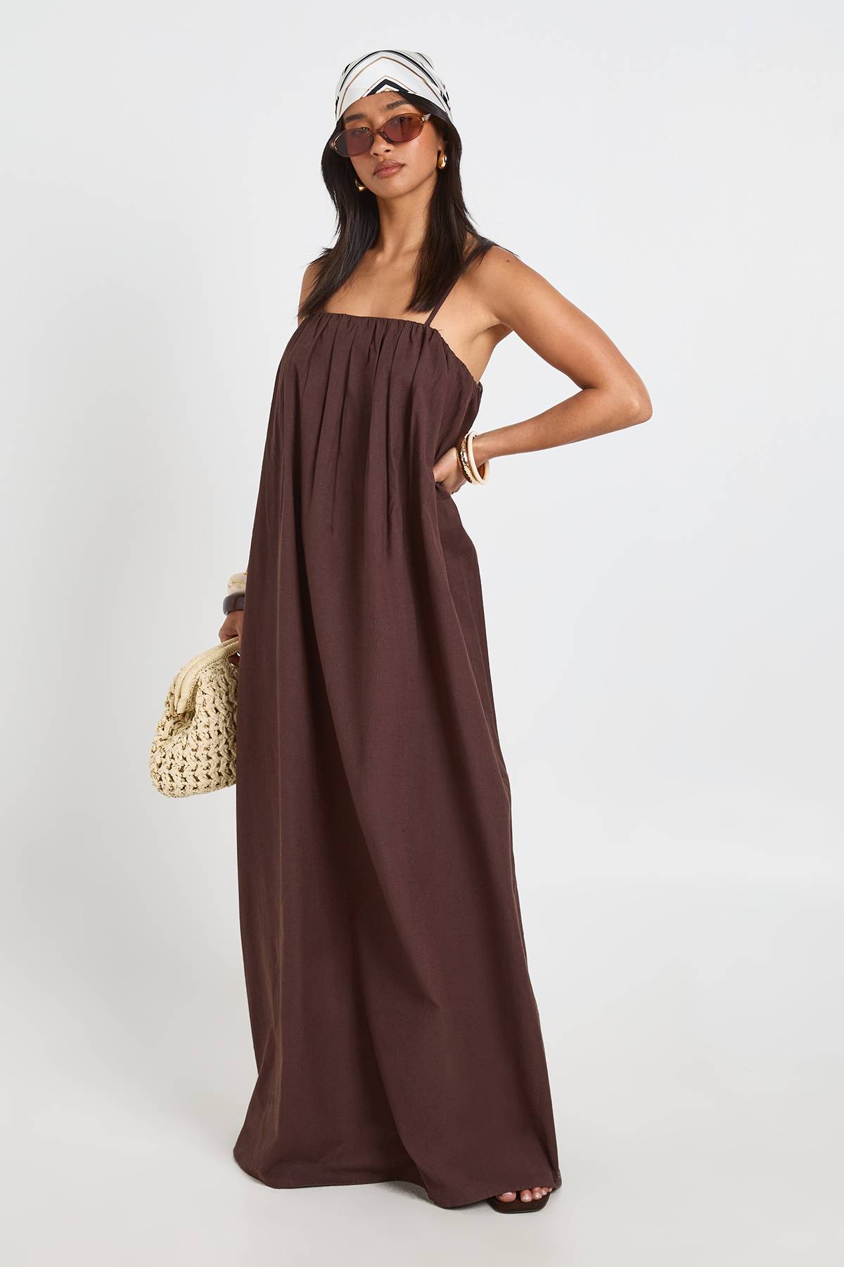 boohoo Robe Maxi En Lin Avec Détail Poches Pour Petite Taille