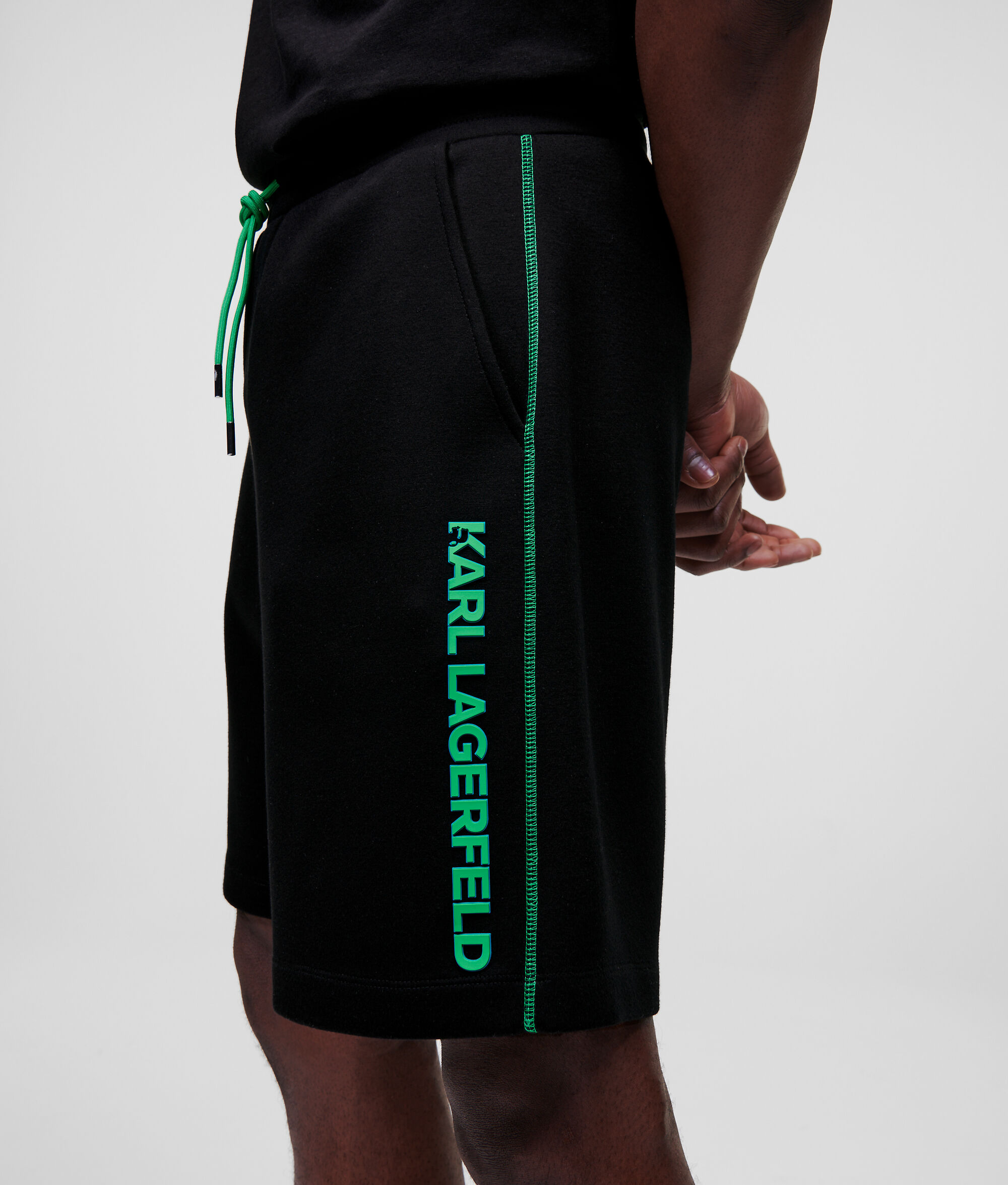 SHORT MOLLETONNÉ AVEC LOGO KARL