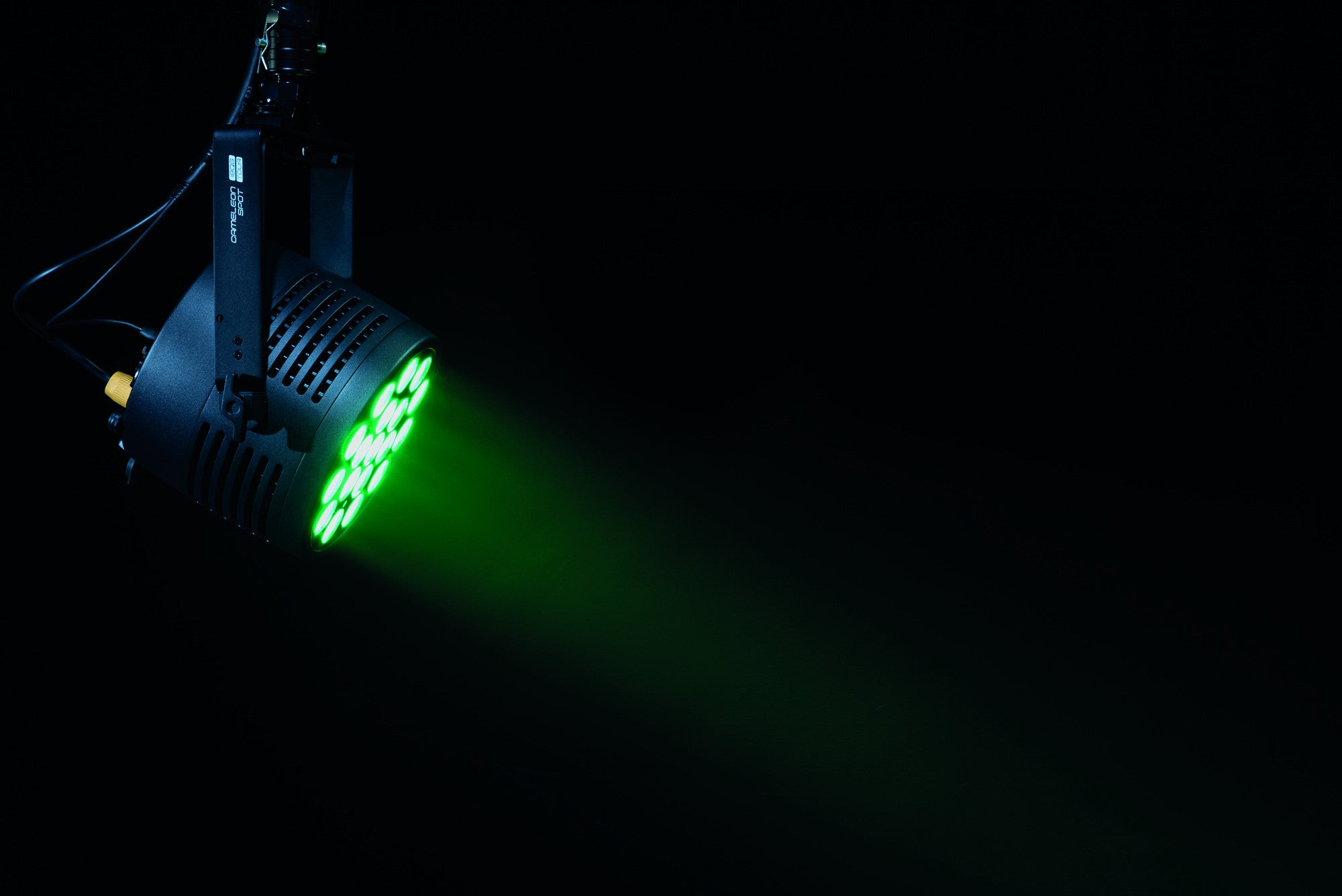Showtec Cameleon Spot 18Q6 Tour RGBWA-UV LED spot