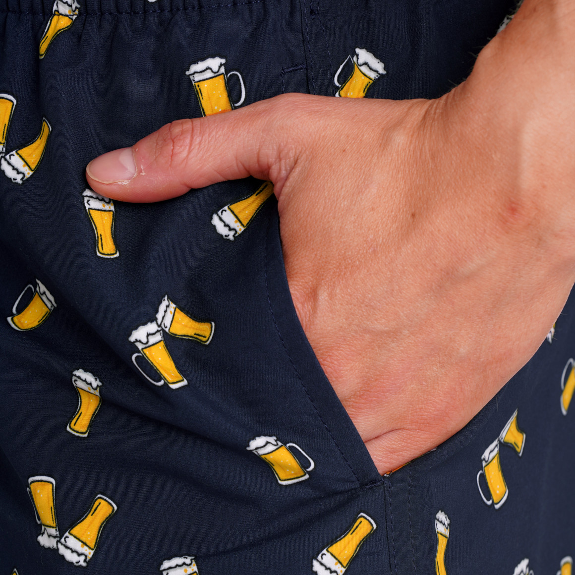 Herren Badeshorts mit Fun-Motiven dunkelblau