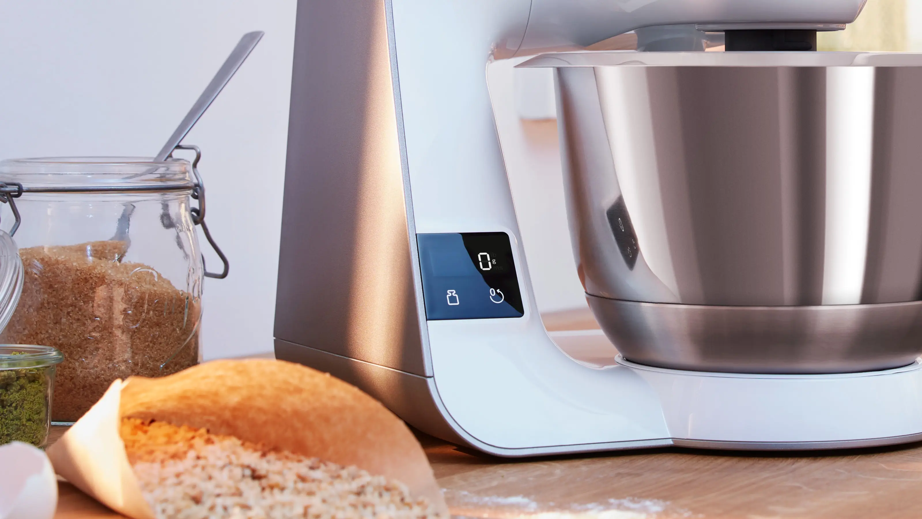 Serie 4 Keukenmachine met weegschaal en timer MUM 5 1000 W Wit, Champagne