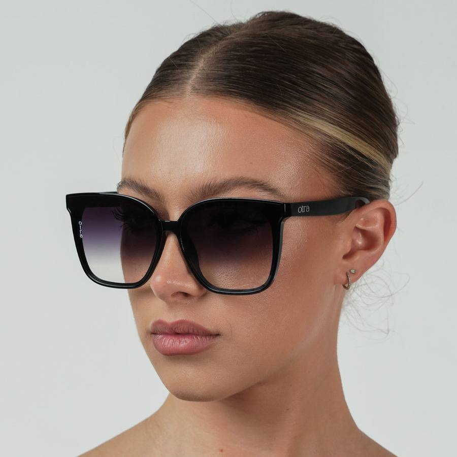 Otra Eyewear Betty Black/Smoke Fade