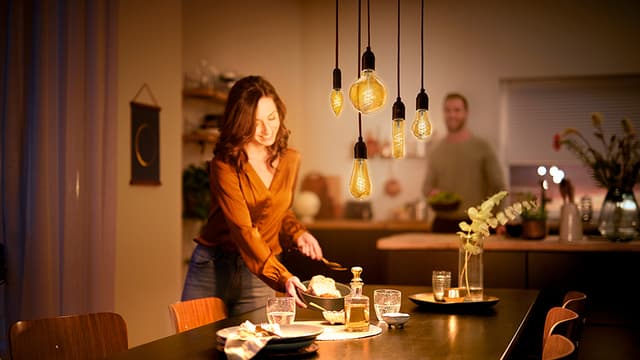 Philips LED-pære 7,3W, E27