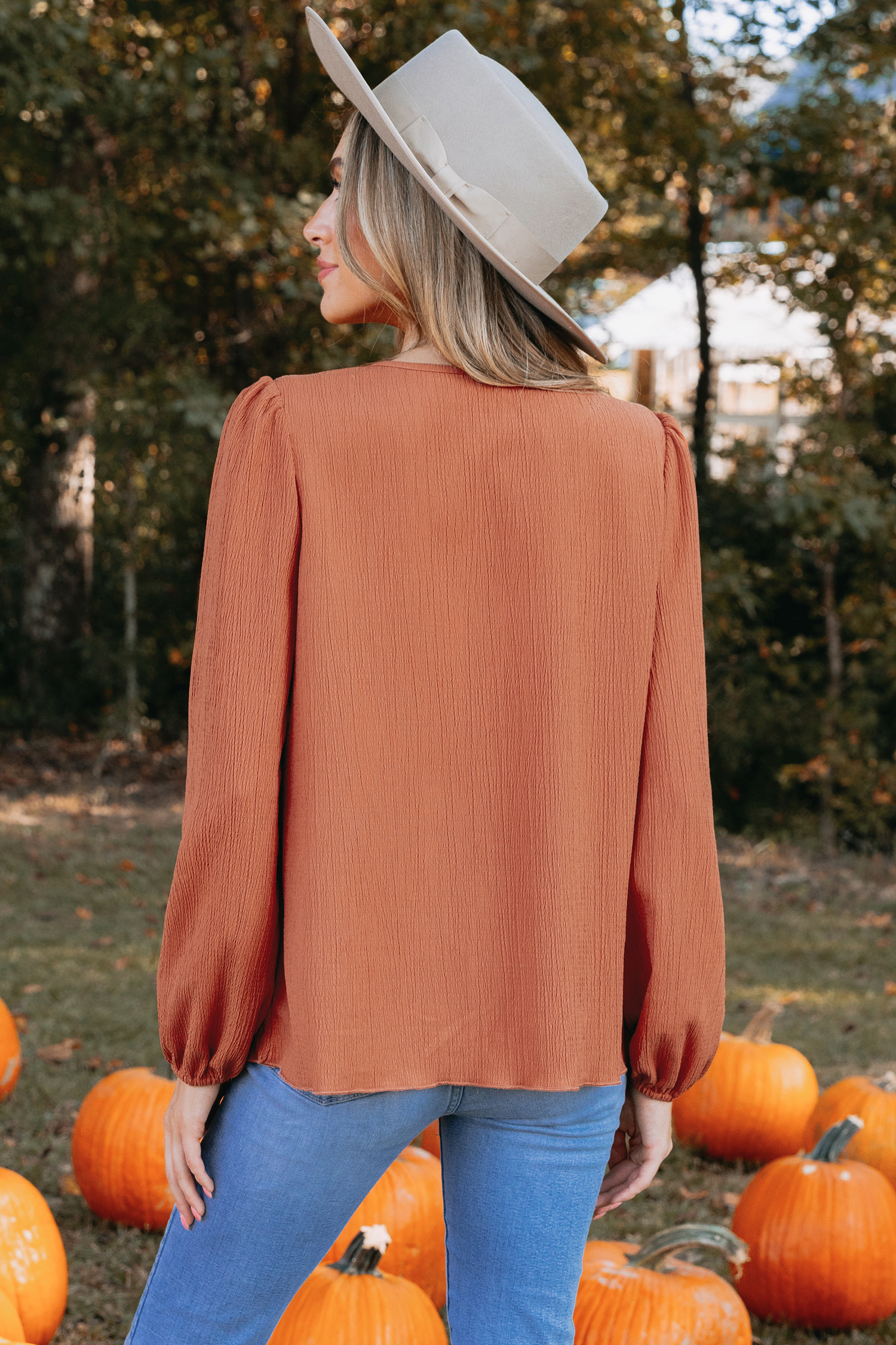 Haut à volants superposés en tissu froissé orange