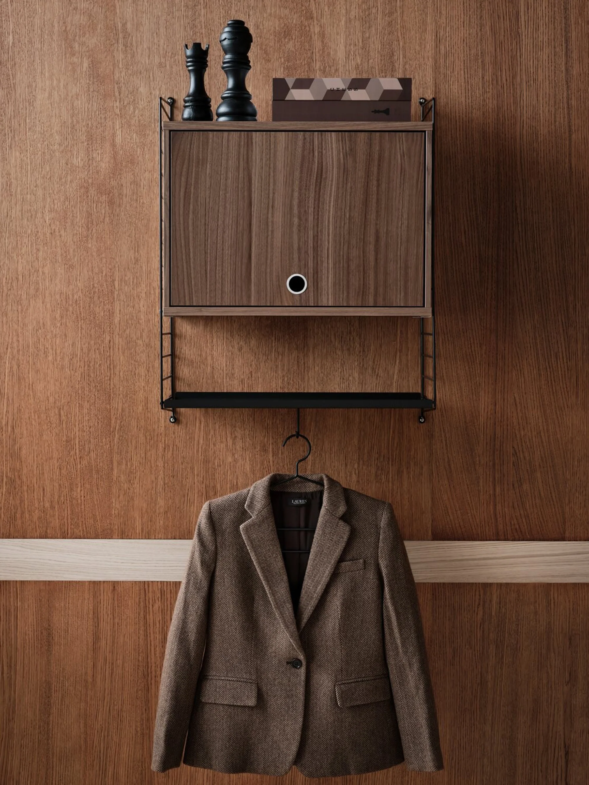 Kast String System met omklapbare deur