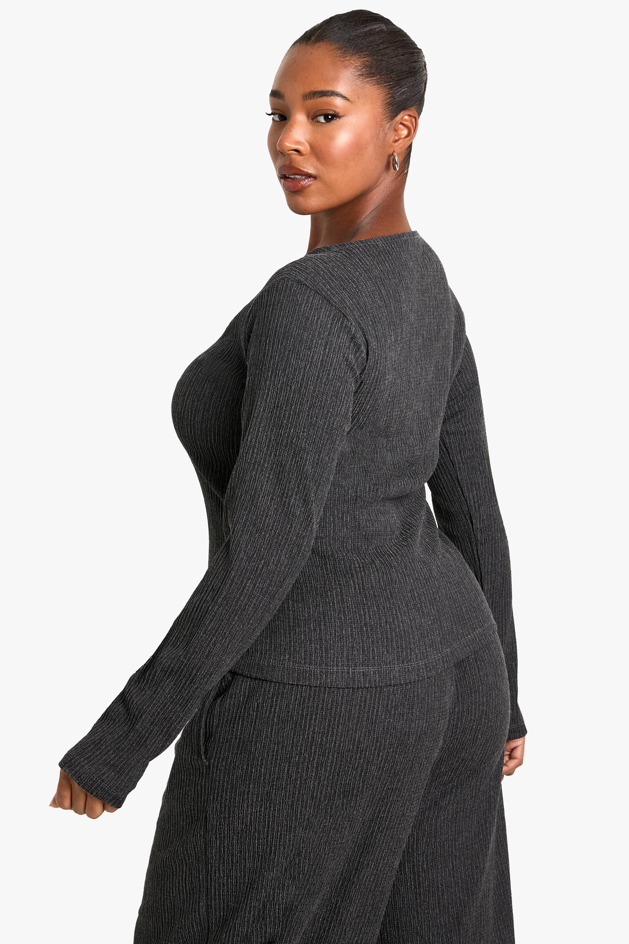 boohoo Haut texturé à manches longues pour grande taille avec boutons