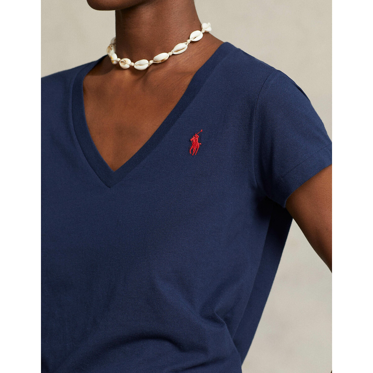 POLO RALPH LAUREN<br>Camiseta de manga curta com decote em V e logotipo no peito