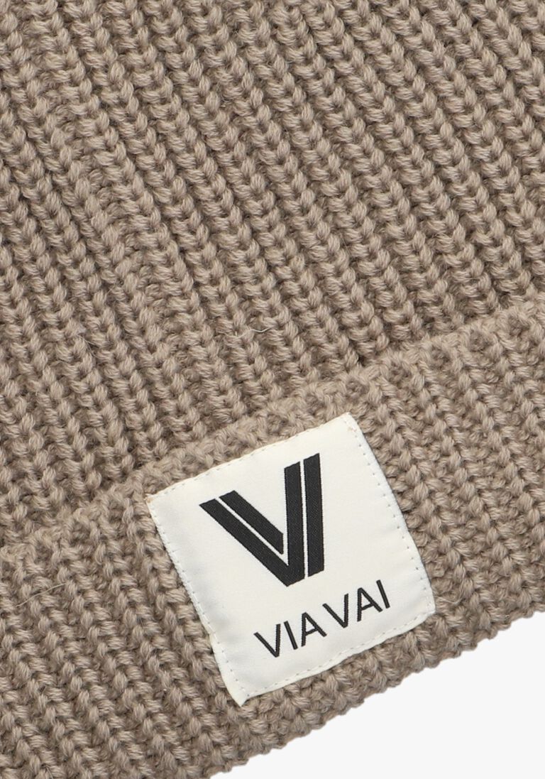 beige via vai muts zola mae