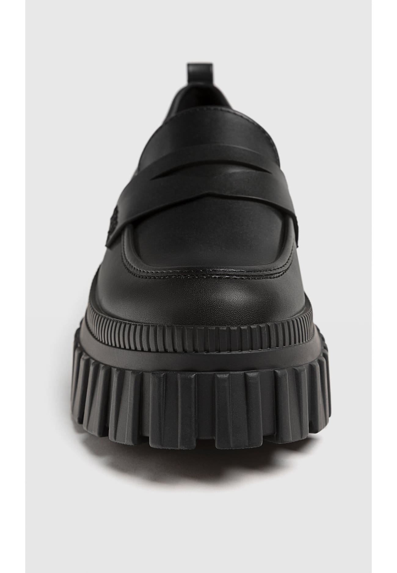 Mocassins com solado tratorado