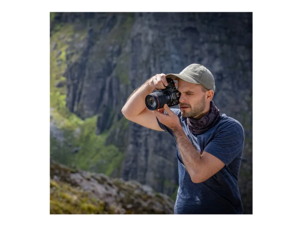 Canon EOS RP - Digitalkamera - spejlløst - 26.2 MP - Full Frame - 4K / 25 fps - 4.3x optisk zoom RF 24-105 mm F4 L IS USM objektiv - Wi-Fi, Bluetooth - med Canon Mount Adapter EF-EOS R
