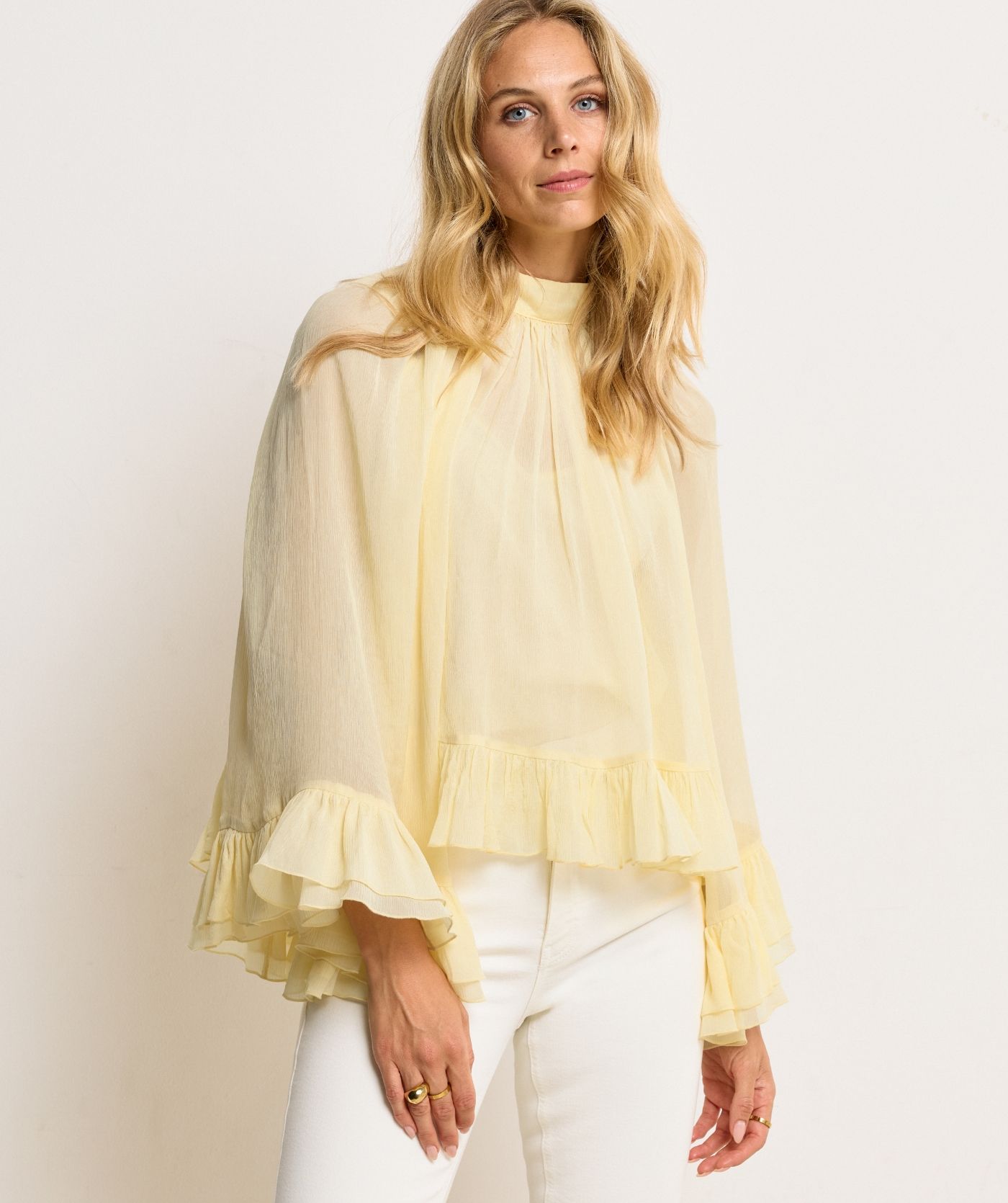 JV-OIVA oversized top met ruffle details - butter yellow