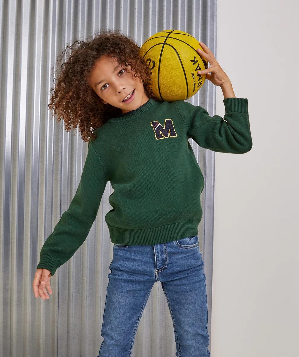 PULL GARÇON VERT FORÊT ET LETTRE BRODÉE EN BOUCLETTES