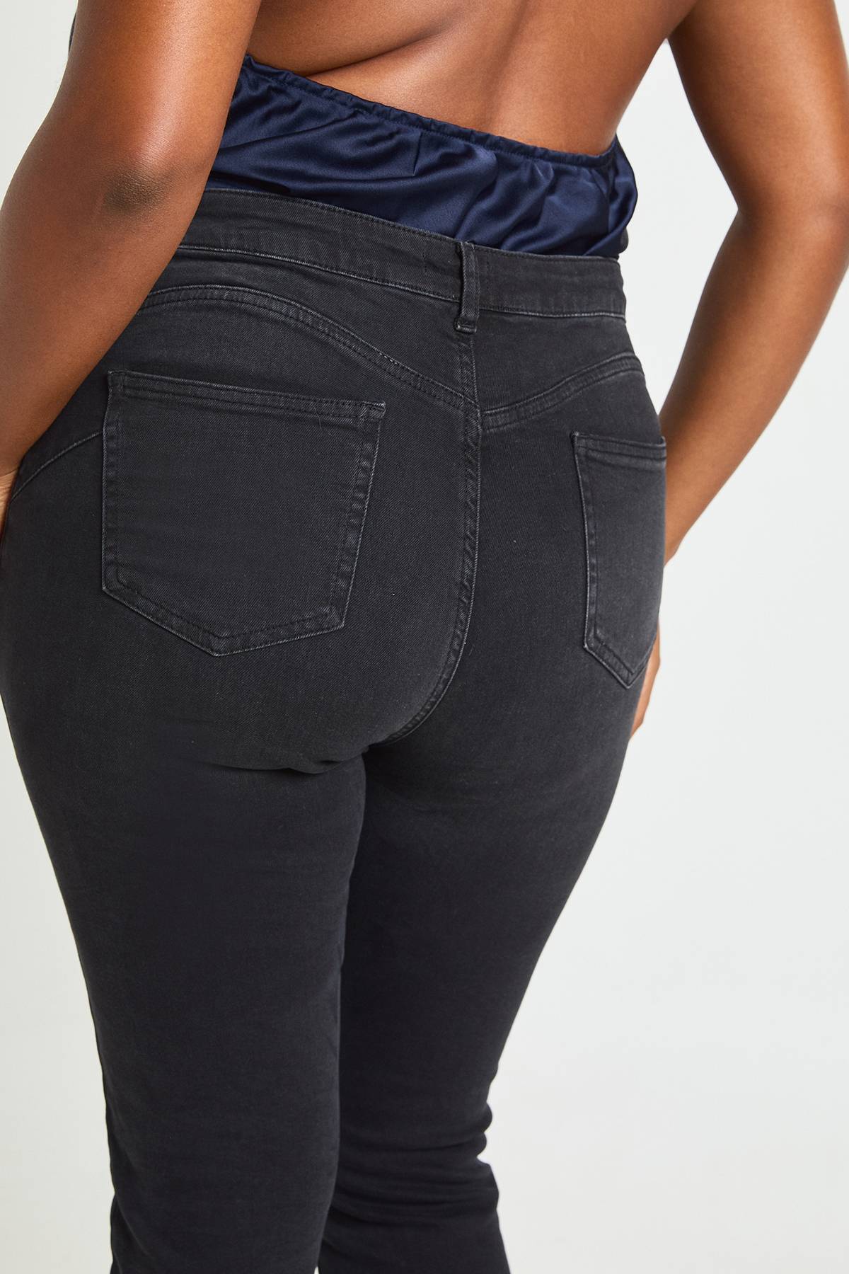 boohoo Plus jean skinny à taille haute rehaussant les fesses