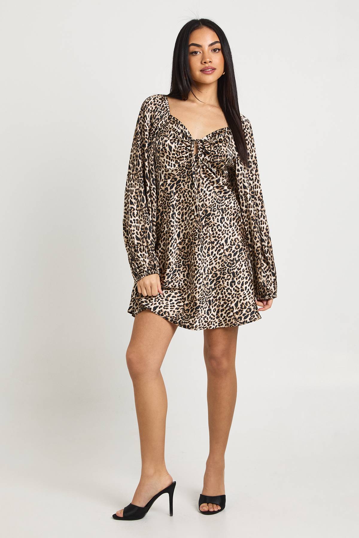 boohoo Robe Mini Satinée À Manches Bouffantes Imprimé Léopard