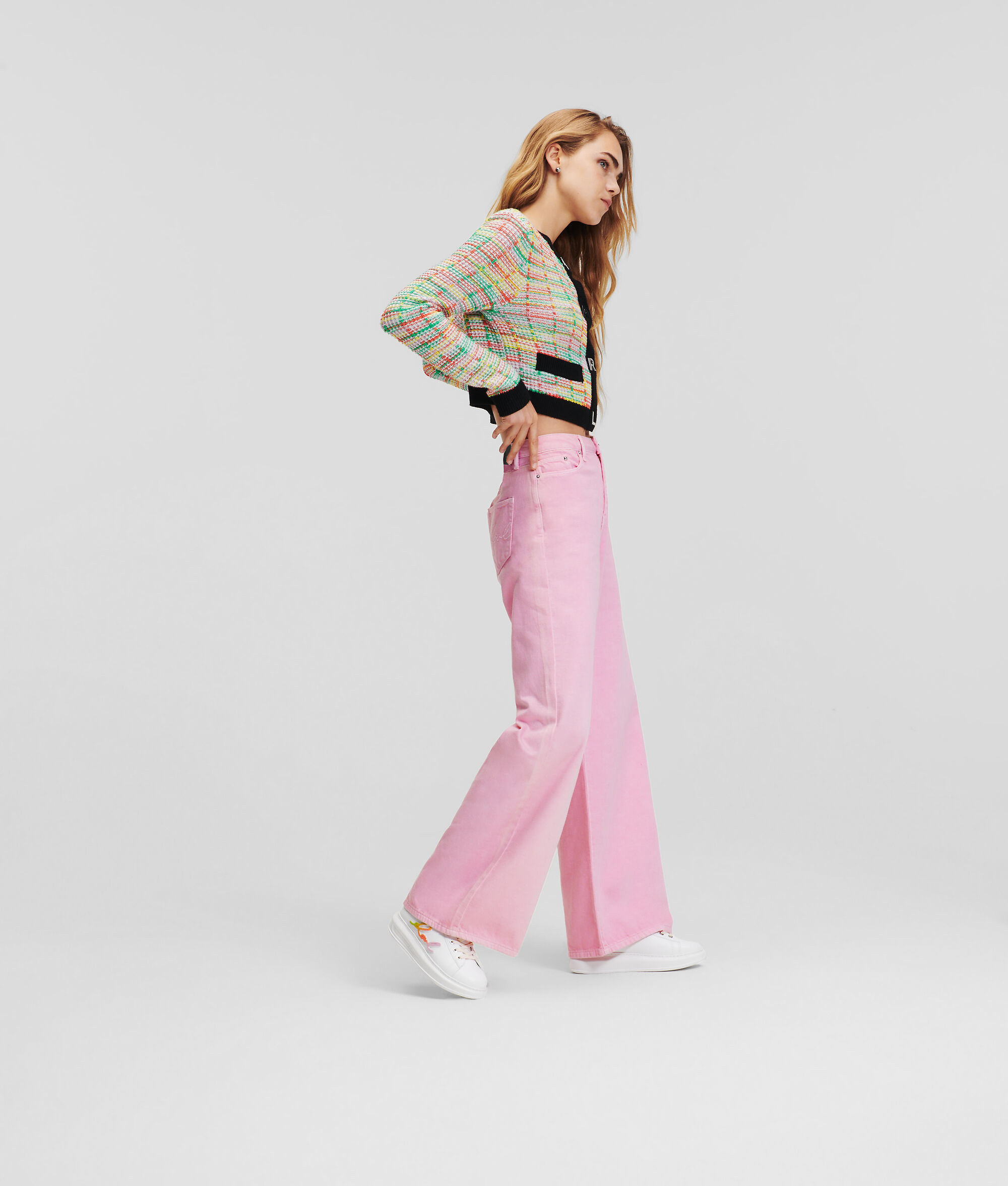JEAN LARGE À TAILLE HAUTE