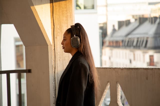 Defund Mondo trådløse around-ear høretelefoner (gennemsigtig)