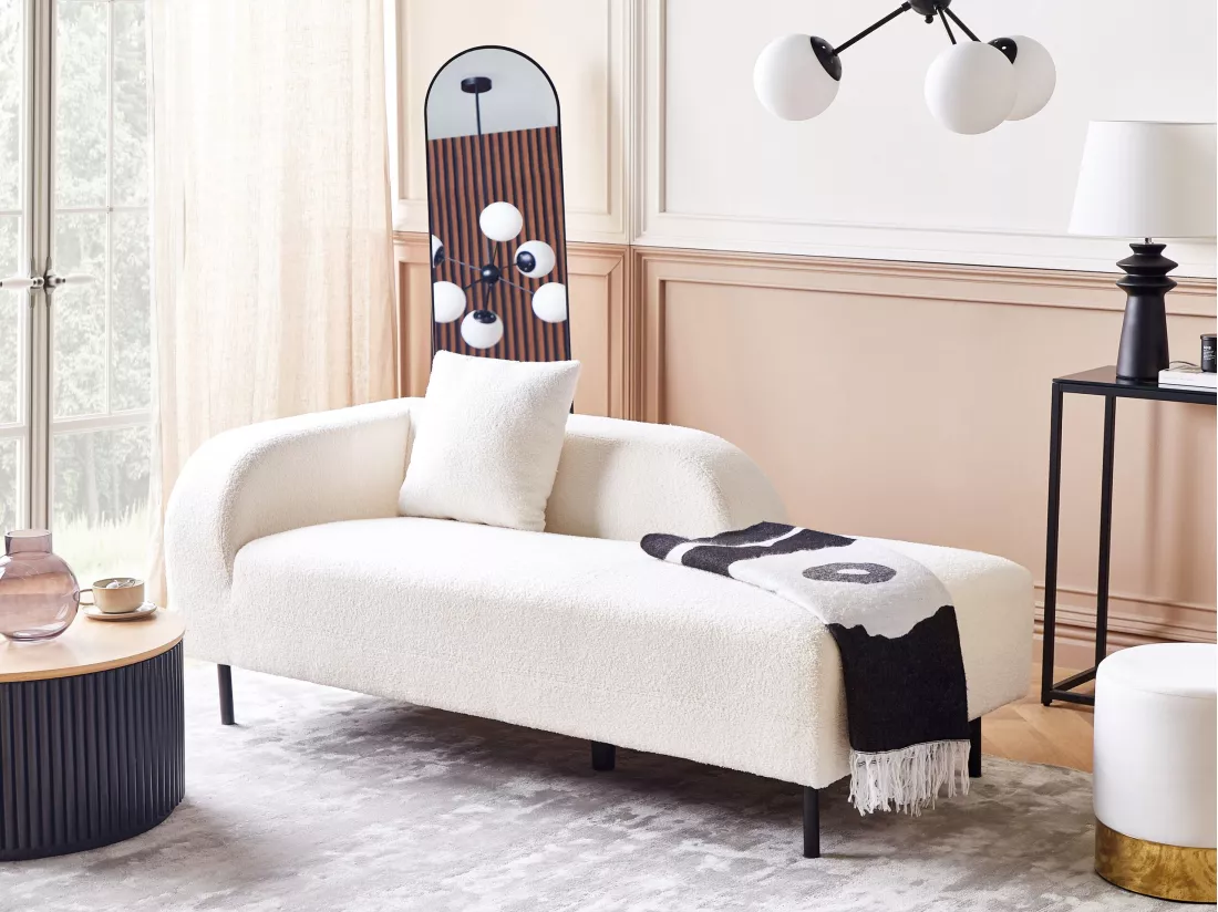 Chaise longue côté droite en tissu bouclé blanc LE CRAU
