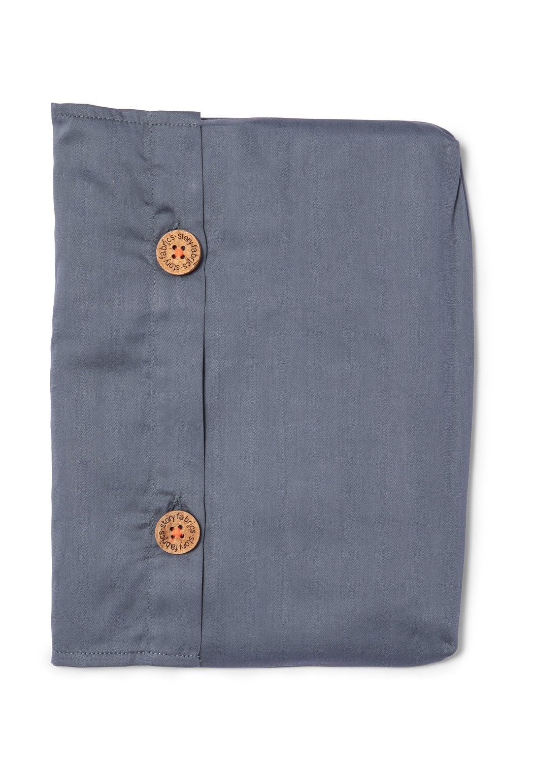 Storyfabrics Kissenbezug mit Kokosknöpfen Satin Taubenblau