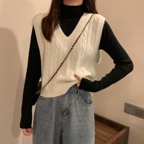 MIKIGA - V-hals kabelgebreid vest
