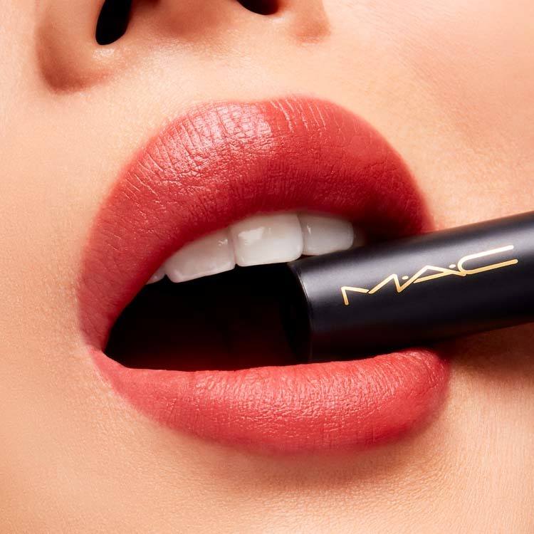 MAC Powder Kiss Velvet Blur Slim Stick Sweet Cinnamon 2g