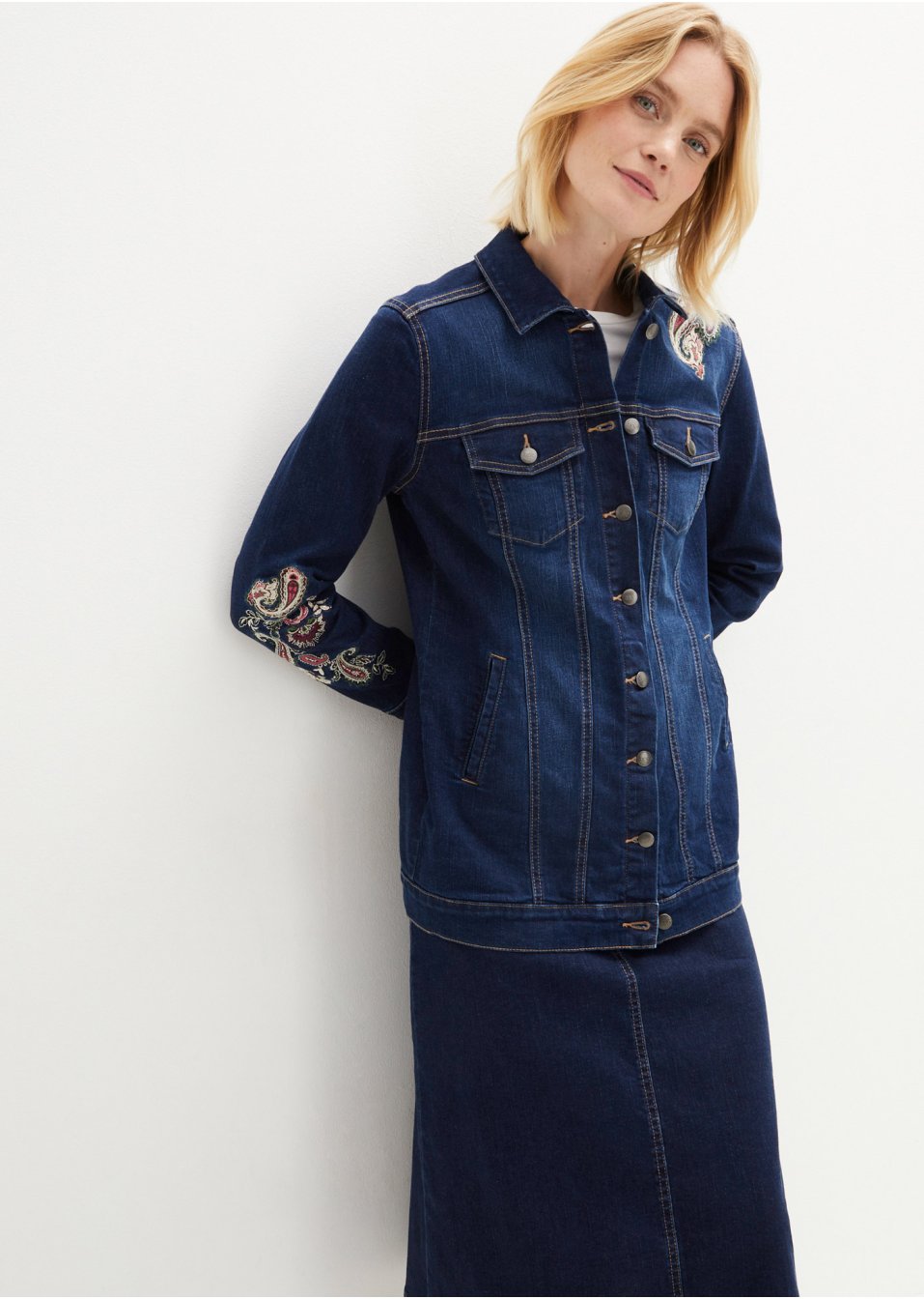 Veste en jean avec broderie