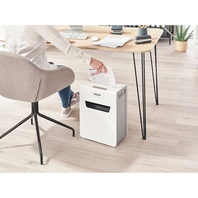 Leitz IQ Protect 8X - destructeur de documents coupe croisée microparticules -8 feuilles - Corbeille 14 litres