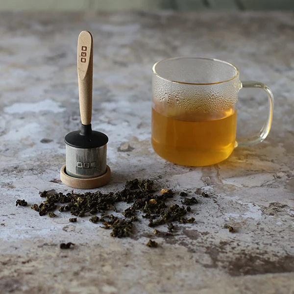 Infuseur à thé en hêtre et inox Oscar Ogo