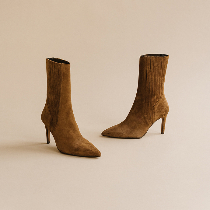 Boots à talons hauts et bouts pointus  en croute tabac