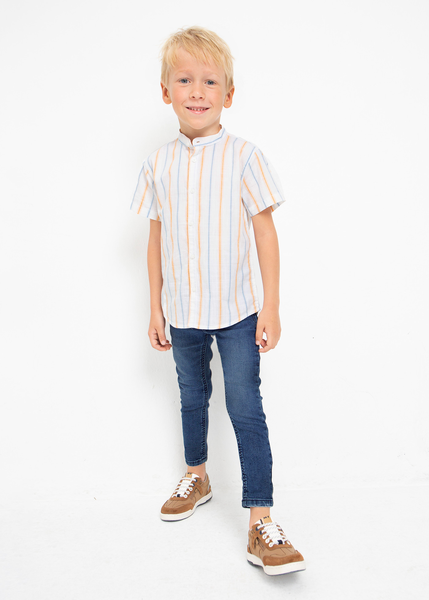Calça jeans skinny feita com algodão sustentável para meninos