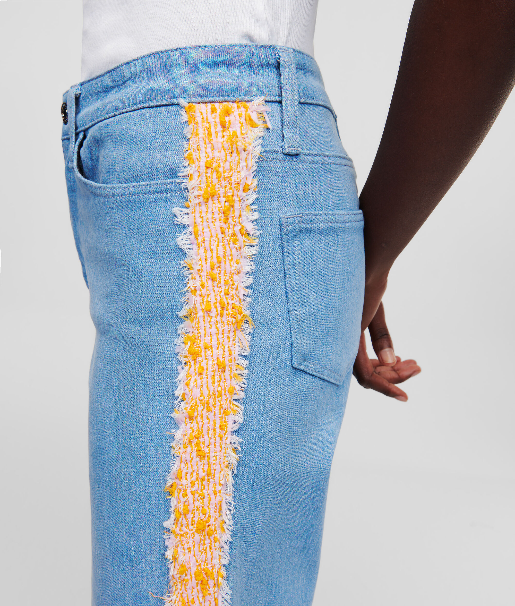 JEAN EN DENIM ET TISSU BOUCLÉ
