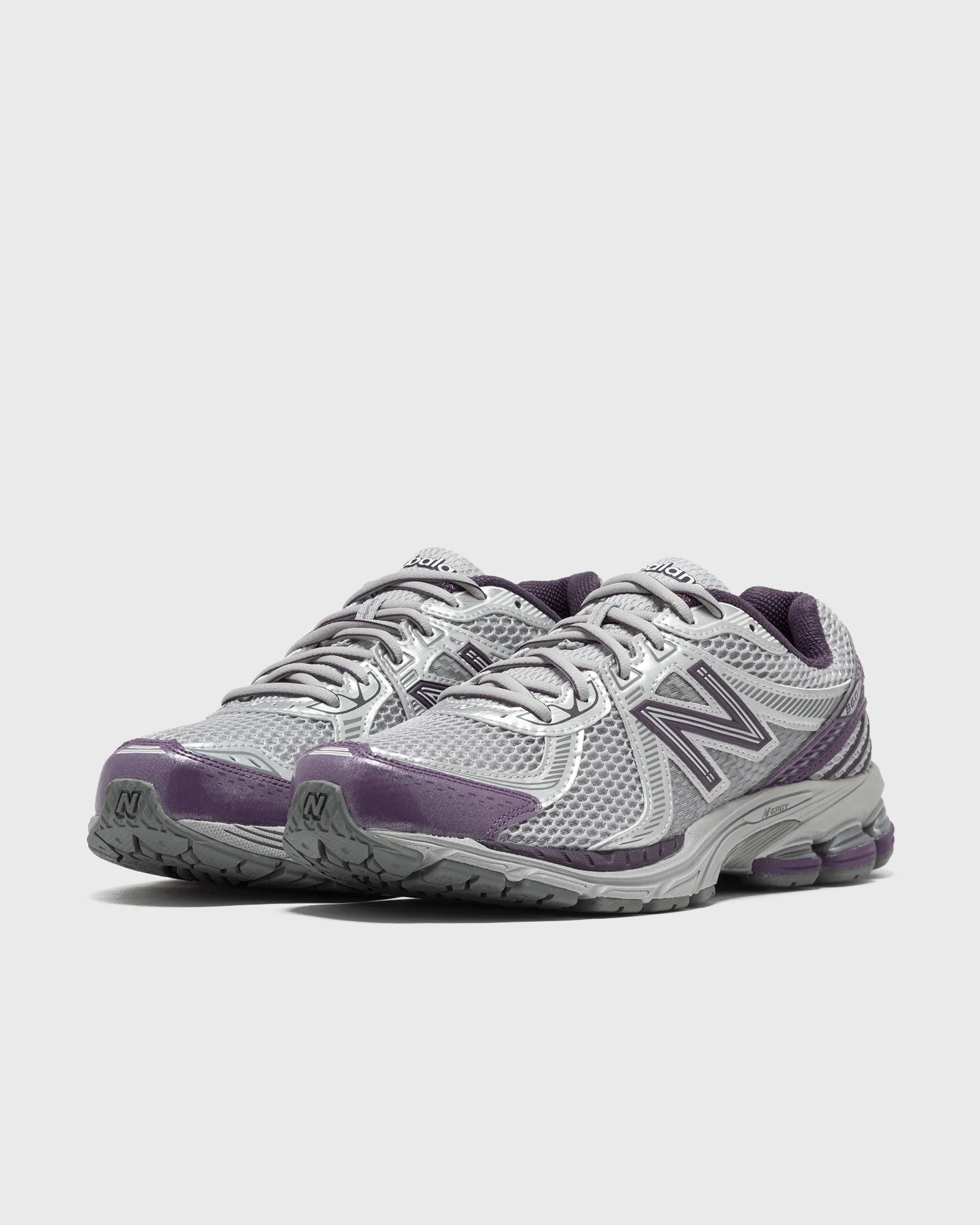 New Balance 860