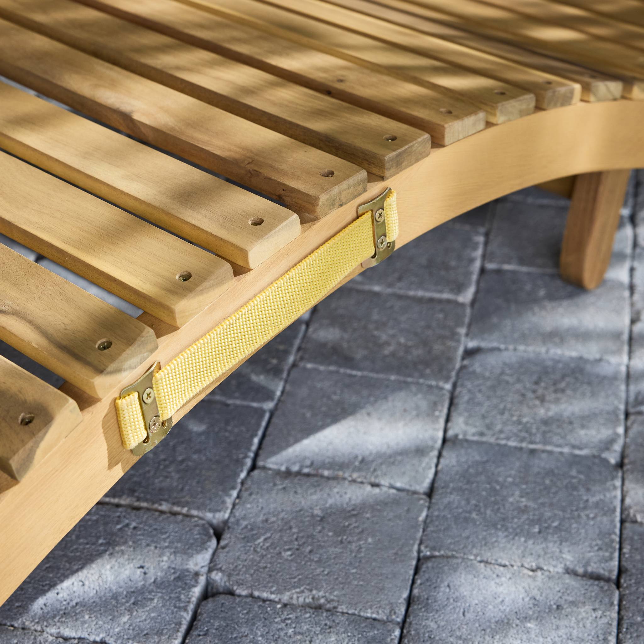 sweeek - Set van 2 acaciahouten ligstoelen